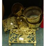 Various brassware, to include brass trivet, jardineres, etc. (a quantity)