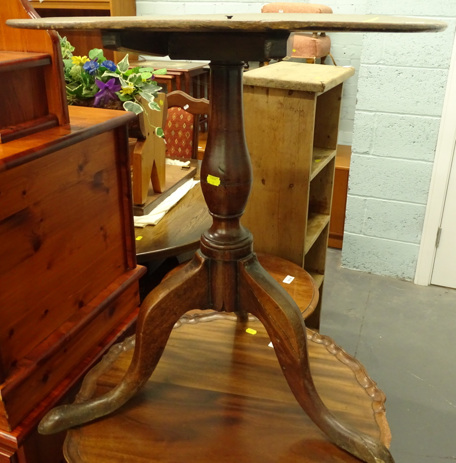 A 19thC mahogany occasional table, the circular top on a vase shaped turned support with tripod