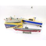 A Spielzeugland plastic model Police boat, model no 40006, band 40mhz, remote control lacking,