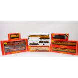 Hornby OO-gauge locomotive and other accessories, including a crew coach for breakdown crane R098,
