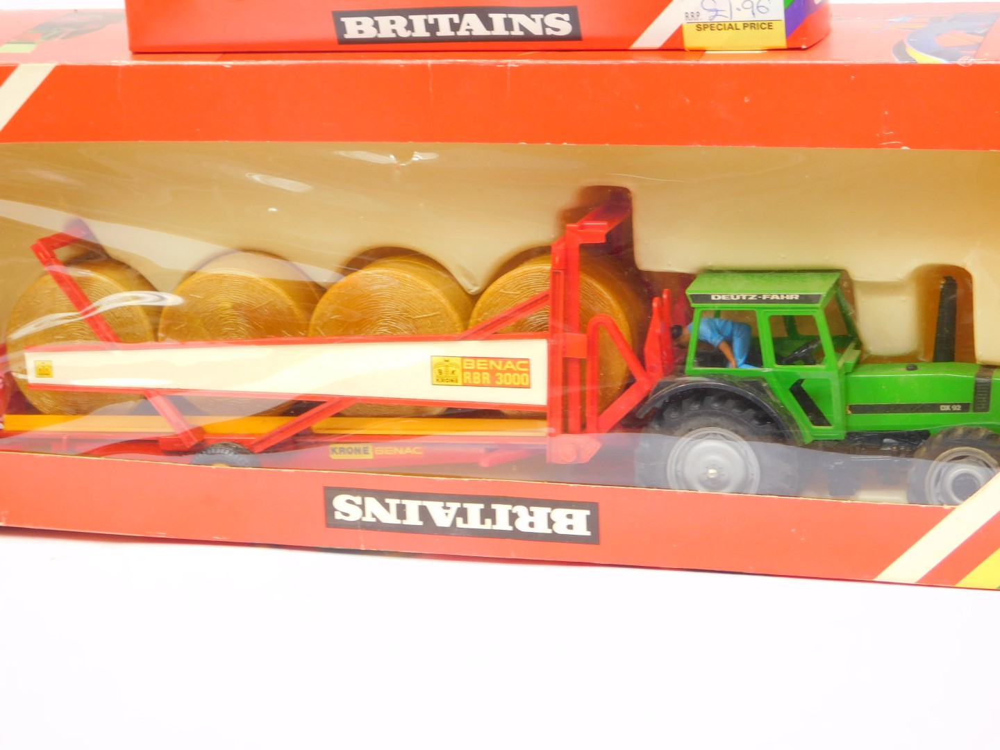 A Britains die cast Dautz-Fahr DX92 tractor with bale transporter, 9602, and a round bales set 1743, - Image 2 of 2