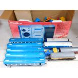 Large gauge plastic trains, electric 3D95, another, two carriages and further carriages, part bits