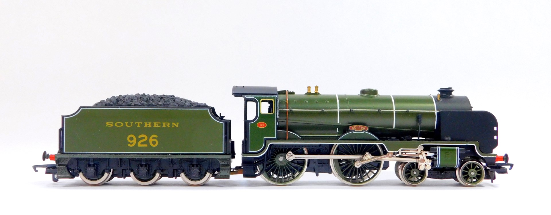 A Hornby OO-gauge locomotive and tender 'Repton', Schools Class V, Southern Railways green livery, - Image 4 of 7