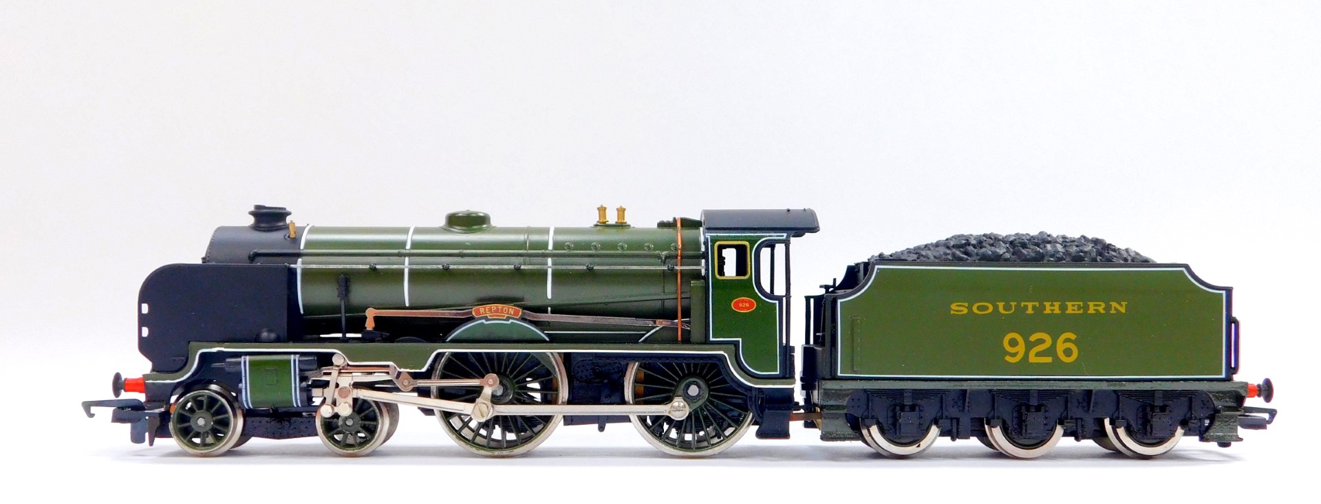 A Hornby OO-gauge locomotive and tender 'Repton', Schools Class V, Southern Railways green livery, - Image 3 of 7