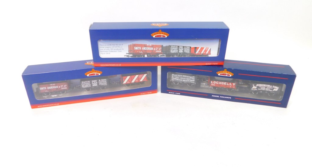 Bachmann OO-gauge rolling stock, comprising sets of three private owner wagons 37-O77K, Smith