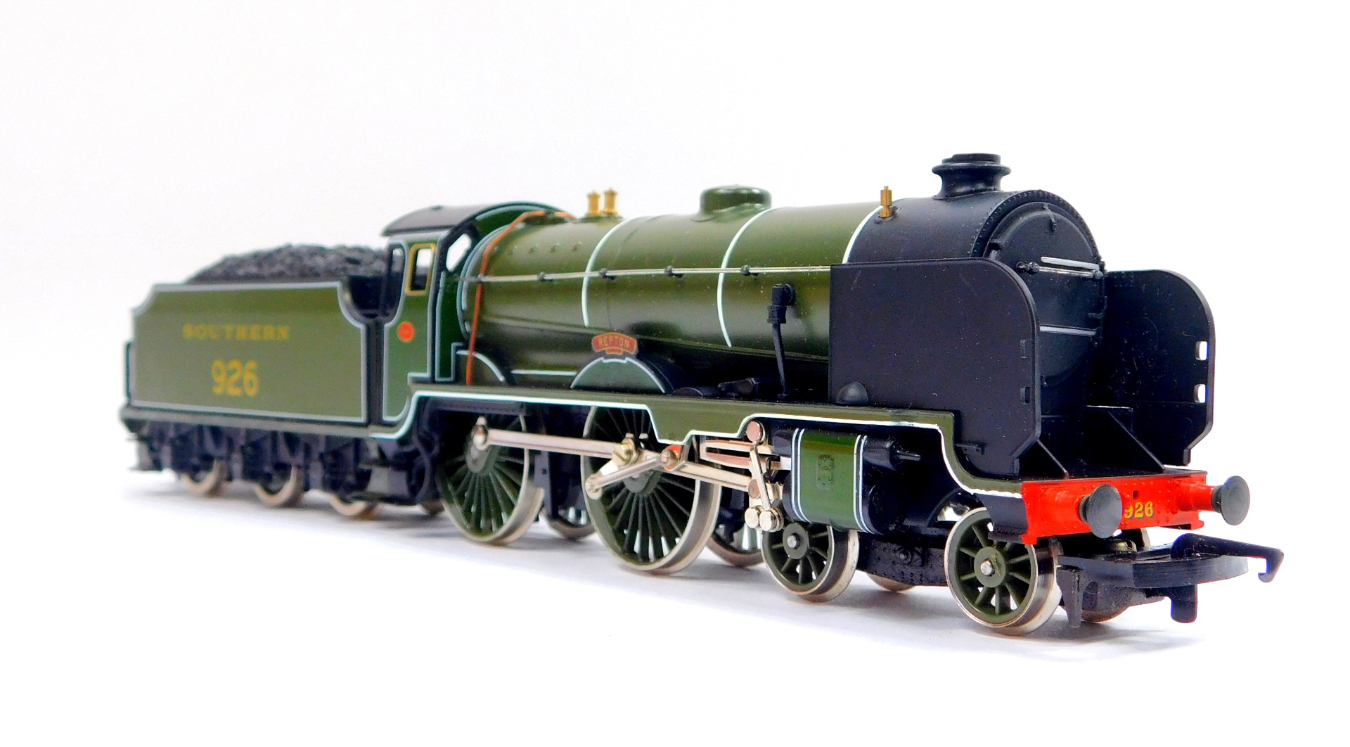 A Hornby OO-gauge locomotive and tender 'Repton', Schools Class V, Southern Railways green livery, - Image 5 of 7