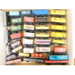 Hornby OO-gauge rolling stock, KitKat, BirdsEye, various others, SR, Shell tankers, etc. (quantity)