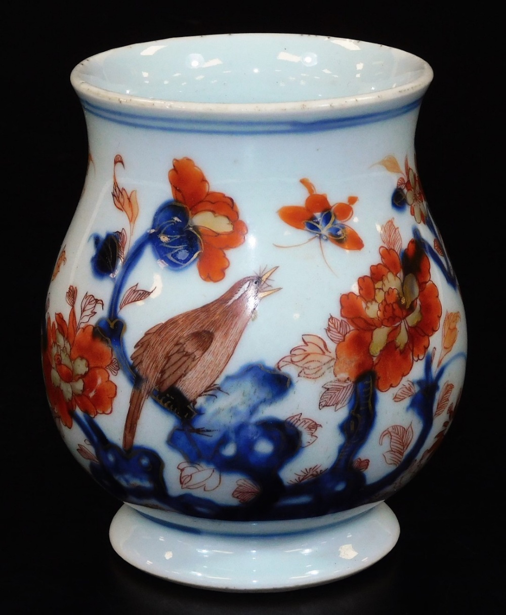 An 18thC Chinese Imari baluster mug with ear handle, predominantly decorated in orange and blue with - Image 2 of 8