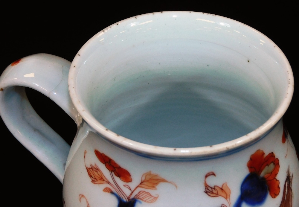 An 18thC Chinese Imari baluster mug with ear handle, predominantly decorated in orange and blue with - Image 5 of 8