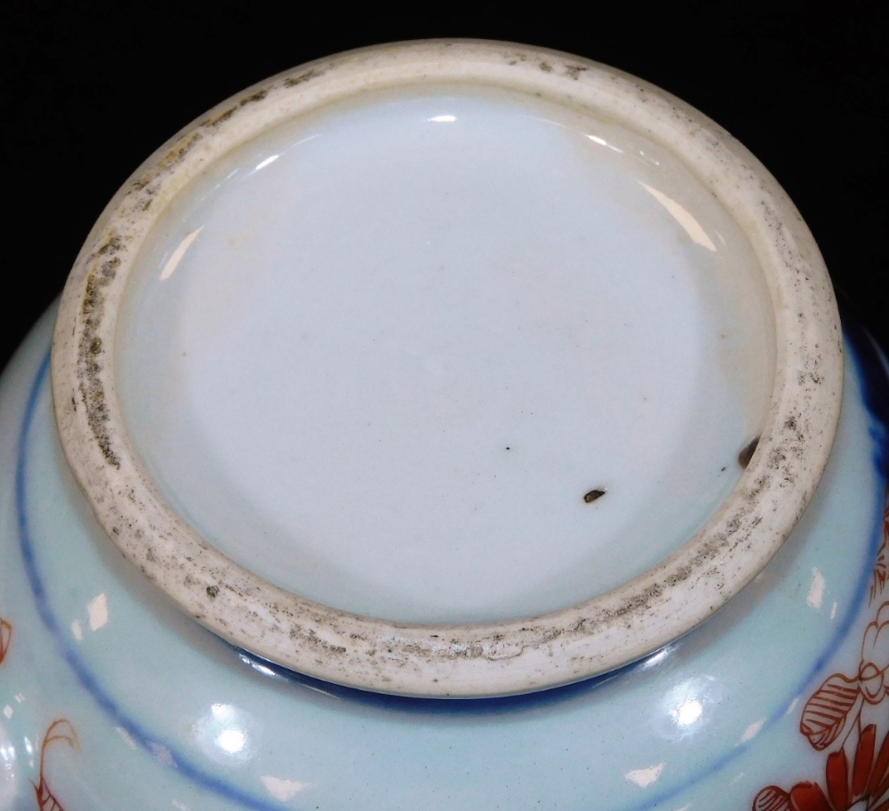 An 18thC Chinese Imari baluster mug with ear handle, predominantly decorated in orange and blue with - Image 6 of 8