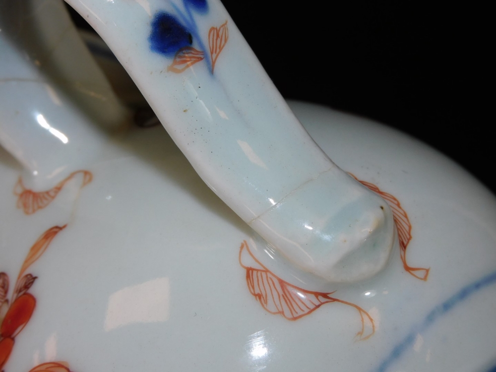 An 18thC Chinese Imari baluster mug with ear handle, predominantly decorated in orange and blue with - Image 8 of 8