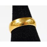 A 22ct gold wedding band, size N, 4g.