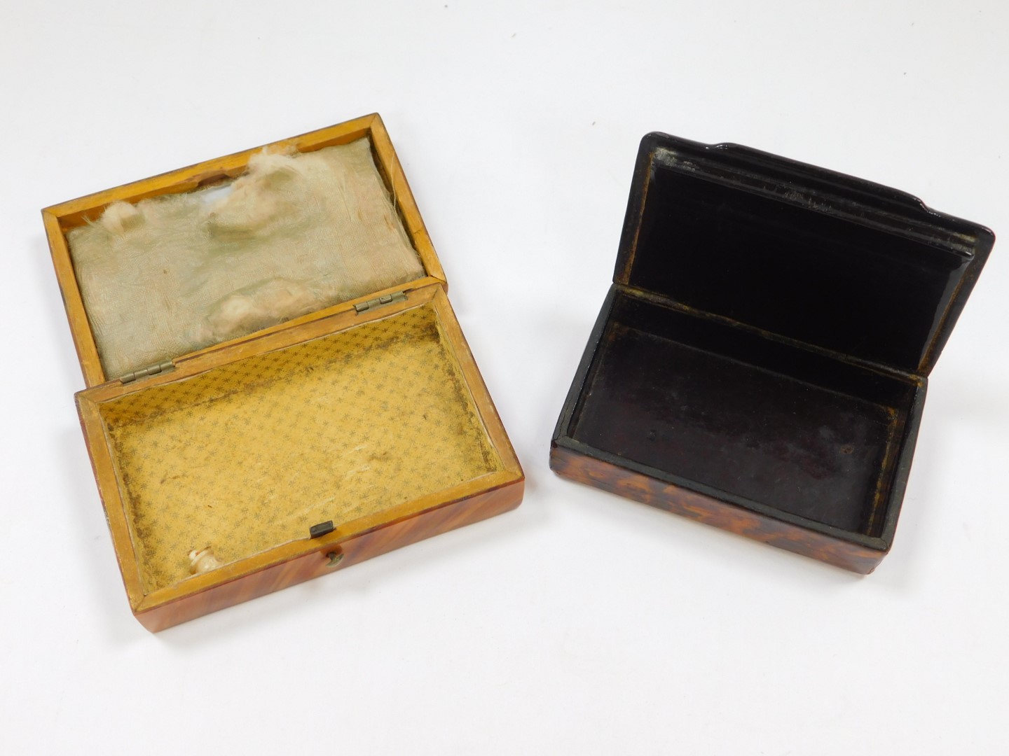 A Victorian blond tortoiseshell box, with silver wire inlay, rectangular plate to lid, engraved - Image 2 of 2