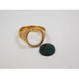 A gentleman's oval bloodstone set signet ring, stamped 9ct, size S, 5.7g.