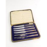 A set of six George V silver handled cake knives, Sheffield 1918, cased.