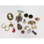 Silver and costume jewellery, including earrings, brooch, cufflinks, and a pendant. (quantity)