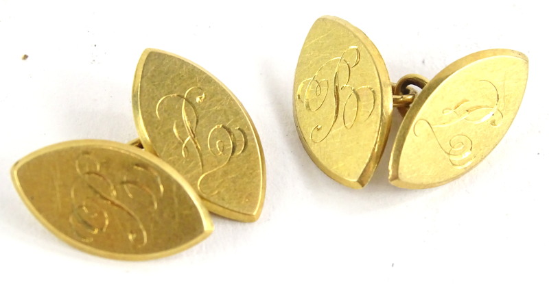 A pair of 18ct gold diamond shaped cufflinks, bearing inscription B to both sides, maker stamp
