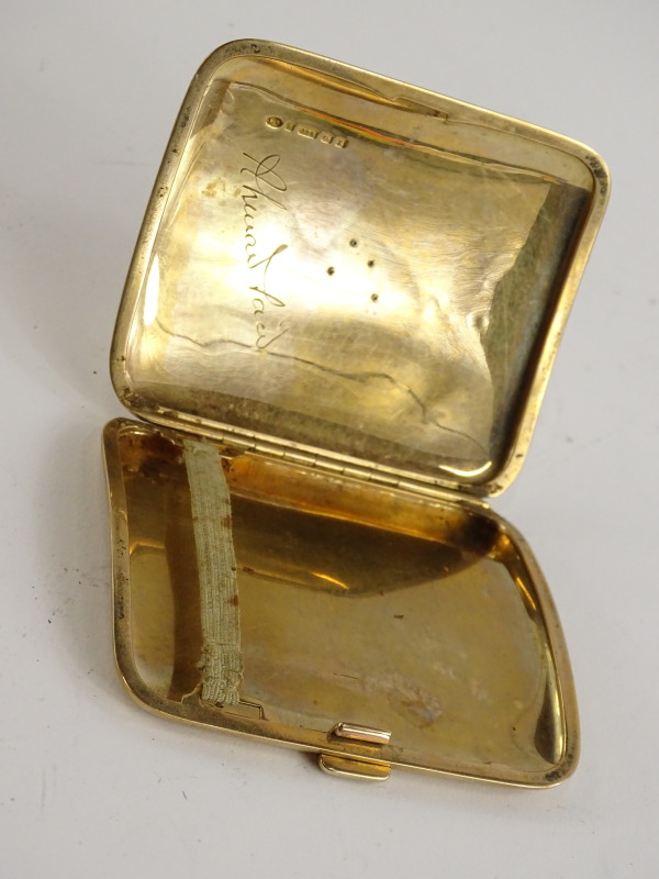 A 9ct gold cigarette case, of plain curved design, bearing embellished H initial to the front set - Image 2 of 2