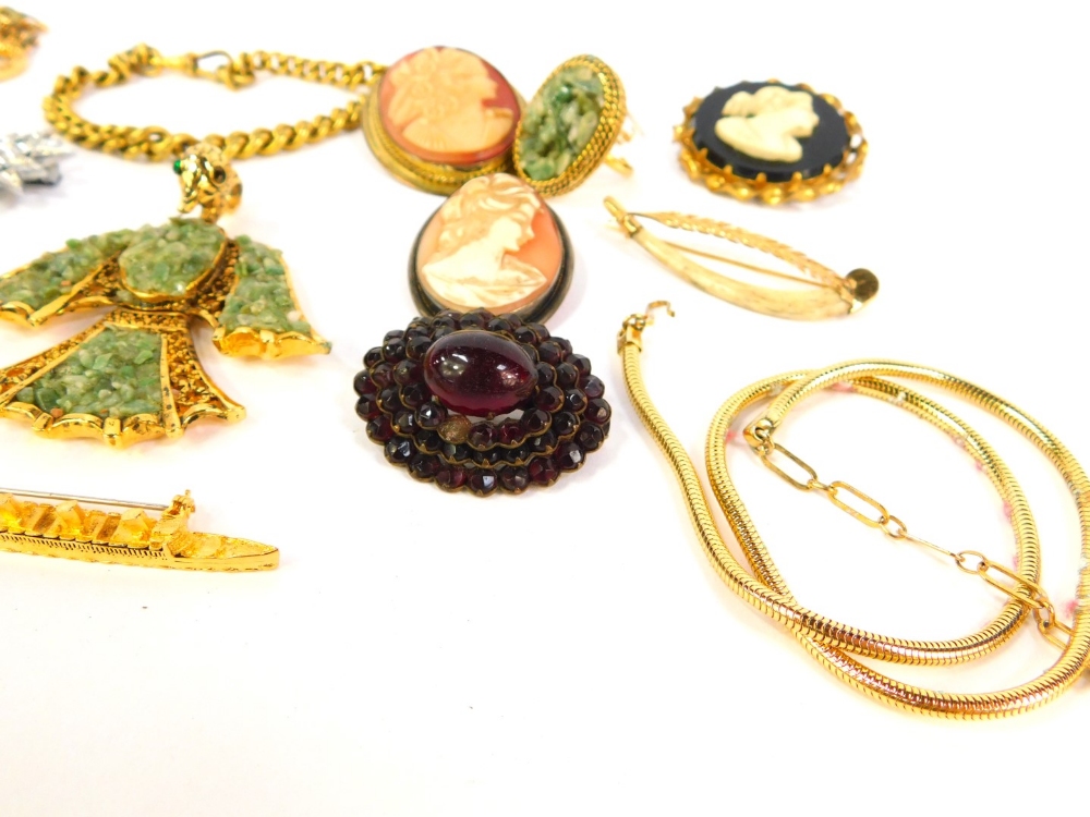 A selection of costume jewellery, including cameo brooches, jade coloured ring, flat curb - Image 3 of 3