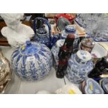 Miscellaneous modern Chinese blue and white ceramics, to include jar and cover, teapot and cover,