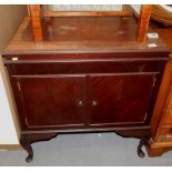 A mid 20thC oak Maxitone gramophone cabinet, with a hinged lid on square cabriole legs,