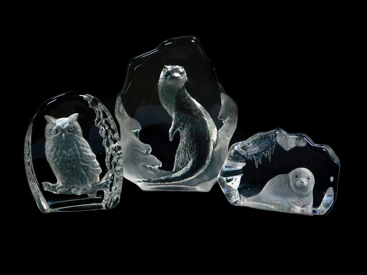 A Mats Jonasson intaglio glass sculpture carved as an otter, etched mark, 16cm high, another