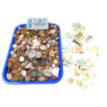 Coinage and bank notes, to include Elizabeth II five pound notes (5), two pounds (11), crowns, and