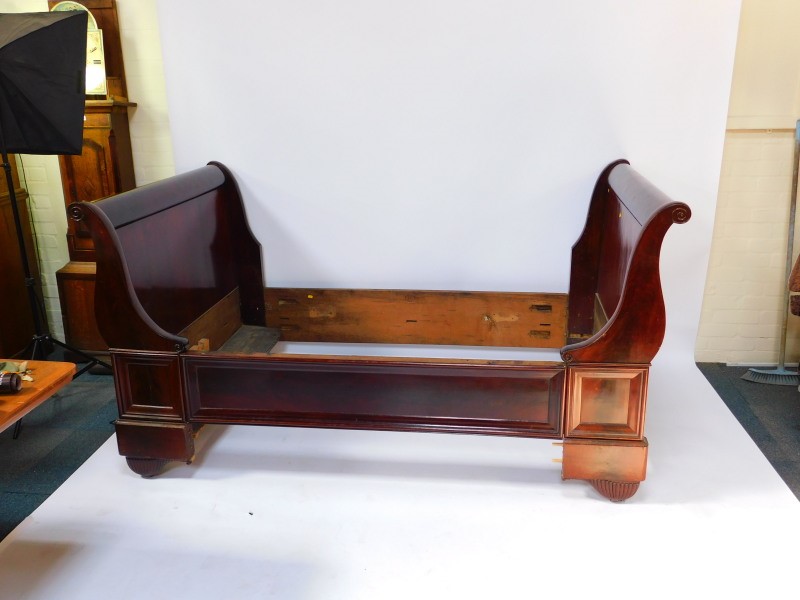 A mahogany double sleigh bed, with a double mattress. - Image 5 of 6