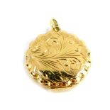 A 9ct gold circular double photo locket, foliate engraved, 3.6g.