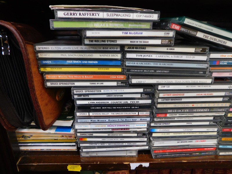 Records, CDs and DVDs, classical, pop and easy listening. (1 1/2 shelves) - Image 2 of 5