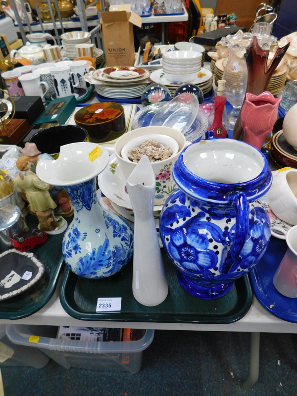 Ceramics and glass, including a Noritake porcelain twin handled vase, pair of glass paperweights, - Image 4 of 5