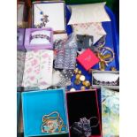 Costume jewellery, including brooches, necklaces and bangles, military buttons, etc. (1 tray)