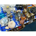 Metal ware, including pewter tankards, horse brasses, brass model of a steam engine, cast iron