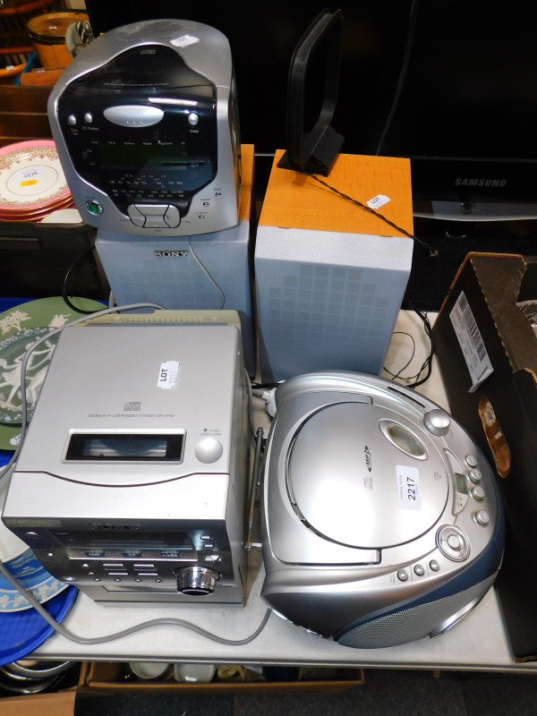 A Sony Micro hi-fi component system, CMT-EP50, Roberts dual alarm compact disc player, radio and