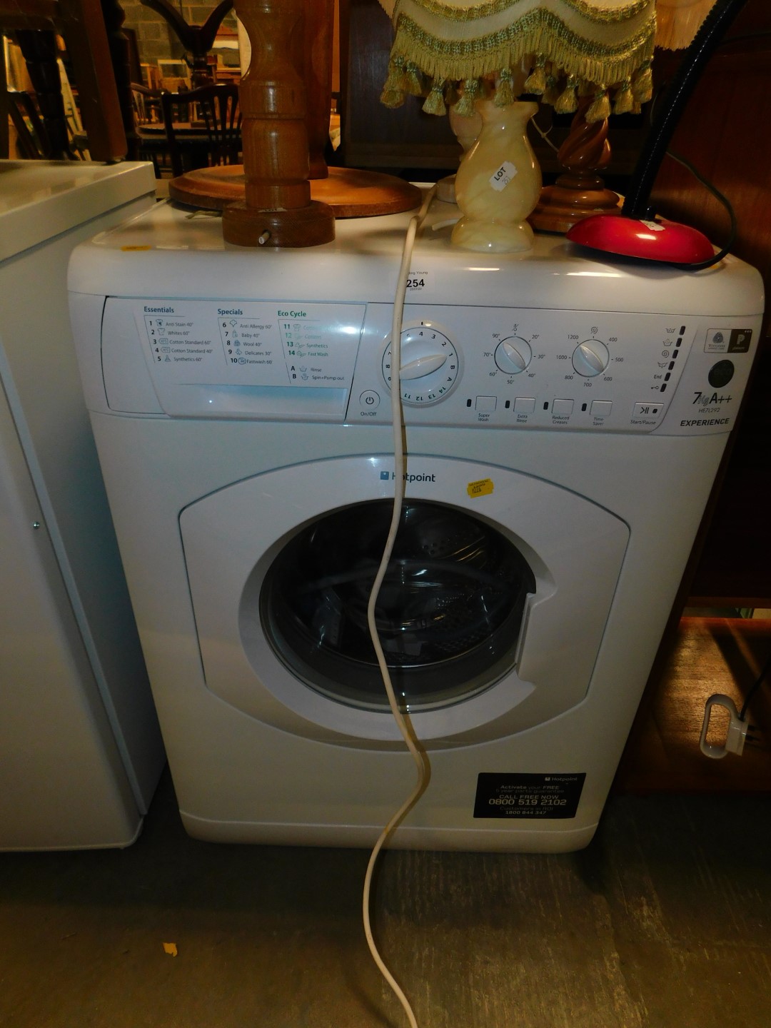 A Hotpoint 7kg washing machine, model HE7L292.