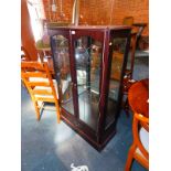 A Morris Furniture mahogany effect display cabinet, enclosing two glass shelves, 137cm high, 82cm