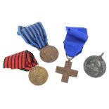 Various Italian medals, to include Africa Orientalie, Albania, a Valour Cross, etc.