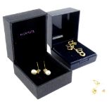 Various 9ct gold and other earrings, comprising a pair of 9ct gold cultured pearl drop earrings, a