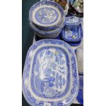 Various blue and white wares, to include willow pattern meat plates, dinner plates etc. (1 tray