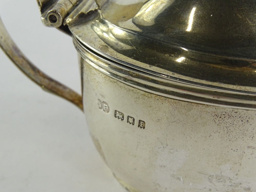 A George V silver oval mustard pot, with blue glass liner, angular handle, London 1921, an - Image 3 of 3