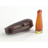 A late 20thC cheroot holder, with an 18ct gold rim, bearing initials LLHC, with amber coloured