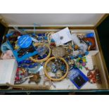 Costume jewellery, including necklaces, rings, bracelets, together with coins, etc. (quantity)