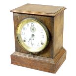 Seth Thomas. An early 20thC oak cased mantel alarm clock, the plain case holding a 12cm diameter