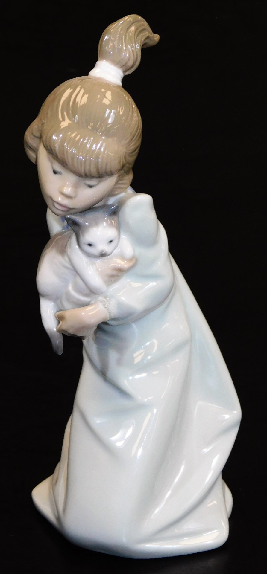 A Lladro figure of a girl holding kitten, no. 5712, printed and impressed marks beneath, 19cm high.