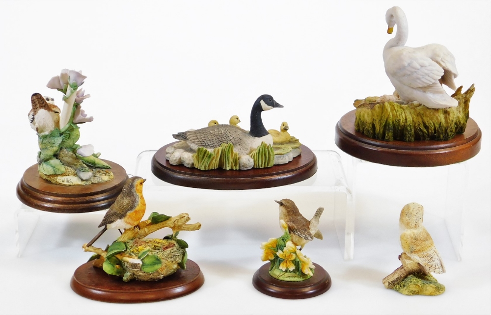 Various Border Fine Arts and other figures, to include wren on peas, Russell Willis, wooden plinth - Image 2 of 4