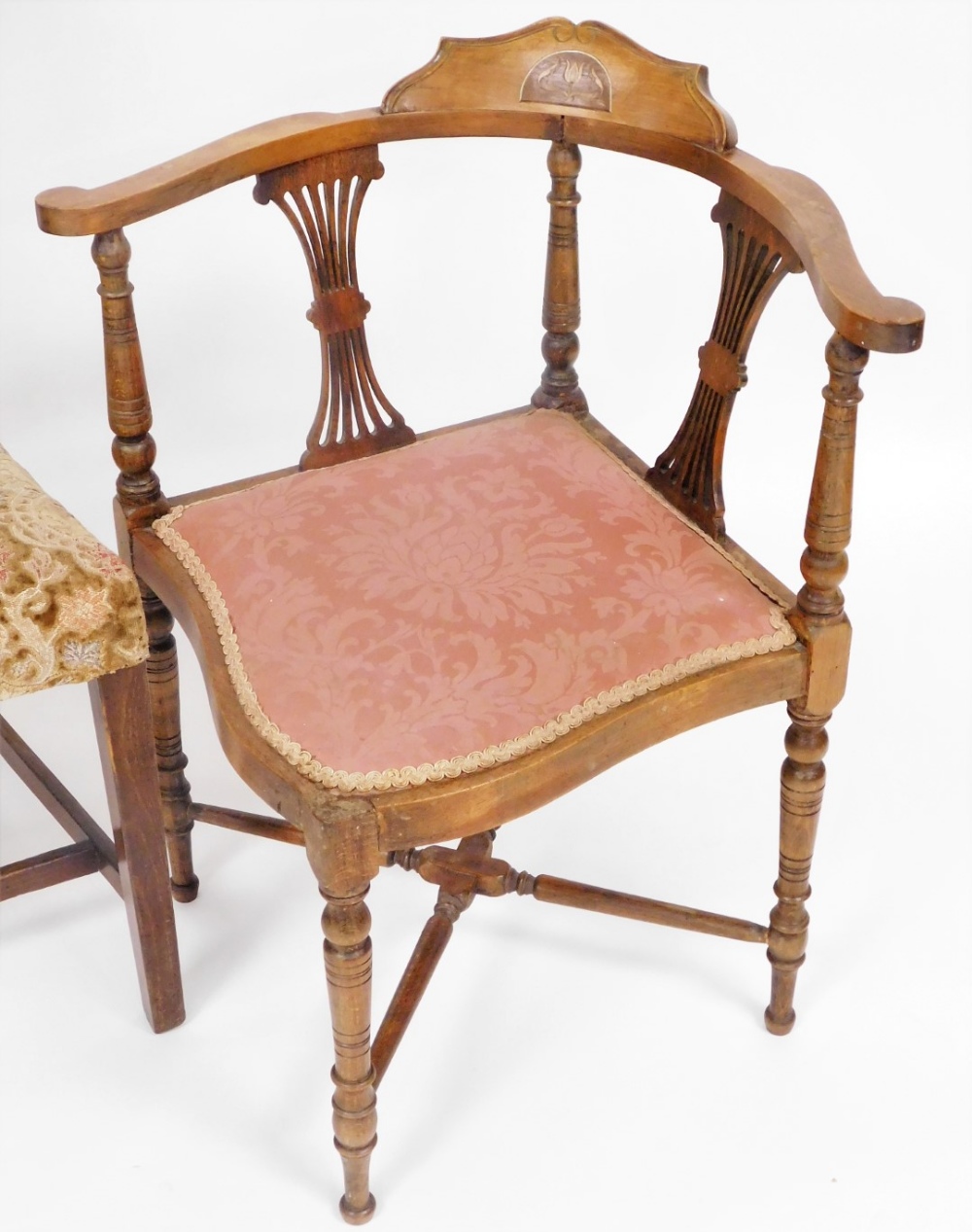 An Edwardian mahogany corner chair, with shaped overstuffed seat on turned legs joined by an X - Image 3 of 3