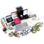 Various jewellery and effects, Parker cased pen set, in a fitted box, 18cm wide, costume ear