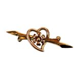 A 9ct gold brooch, of arrow heart and floral form with a plain pin back, 4cm wide, 2g all in.