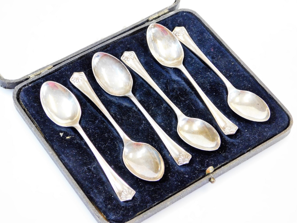 A set of six George V silver teaspoons, with shell caps and plain bowls, Sheffield 1934, 9cm wide, - Image 2 of 4