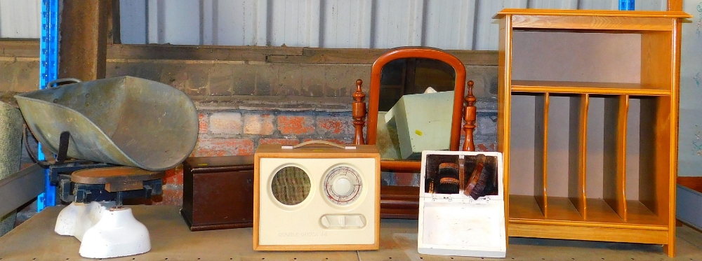 Vintage furniture and effects, shoe shine box, Double Decker 46 radio, 32cm wide, vintage table
